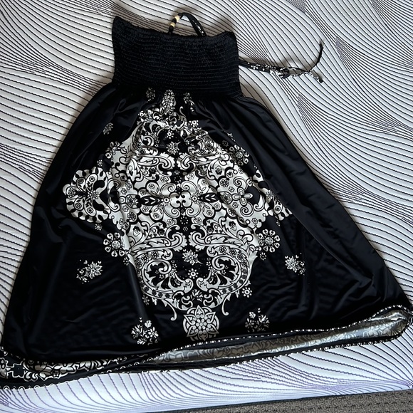 Halter top dress - Picture 2 of 3